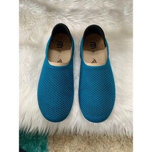 Mahabis Breathe slip on shoes Size 8.5